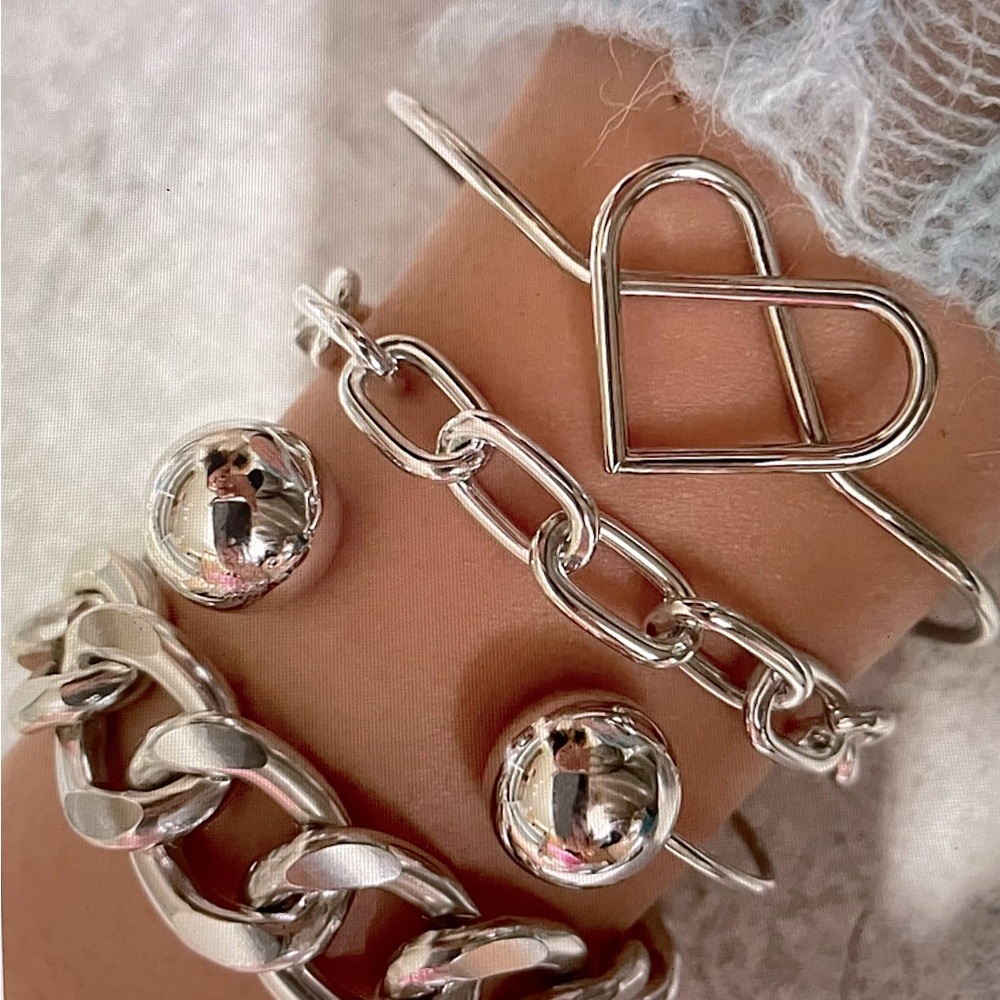 Super Cute Bracelet set.